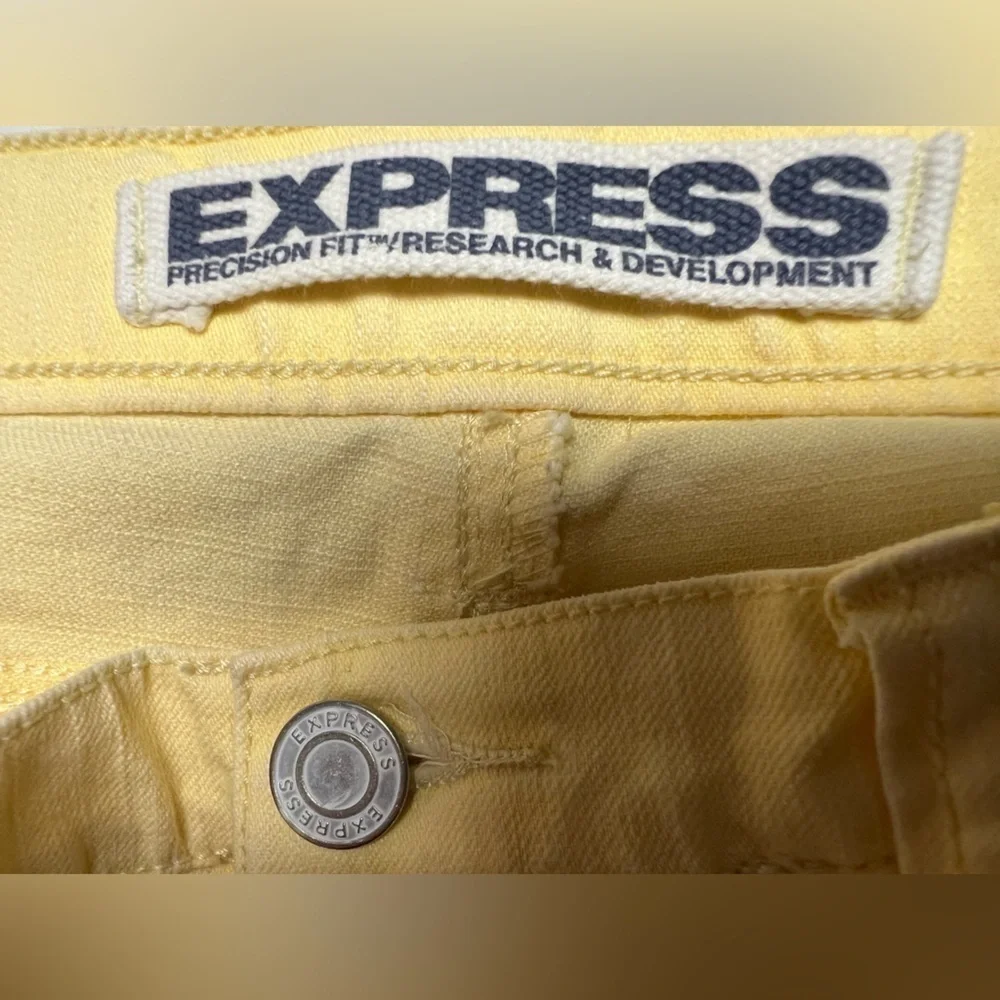 EXPRESS PRECISION FIT PALE YELLOW JEANS  SIZE 4